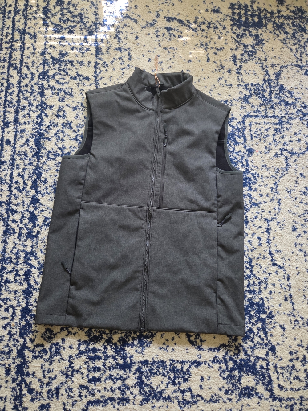 Quince Men's Dark Gray Softshell Zip-Up Vest